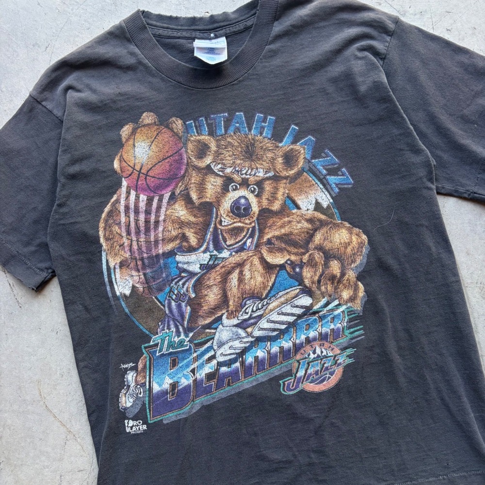 Vintage Pro Player Utah Jazz The Bear T-Shirt Mens Small Black 90s Distressed